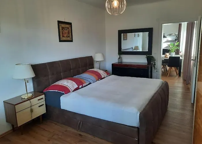 Spacious 63qm Flat Private Balcony *